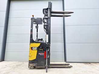 Stacker com condutor transportado Caterpillar NSR20N