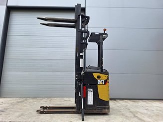 Stacker com condutor transportado Caterpillar NSR20N - 7