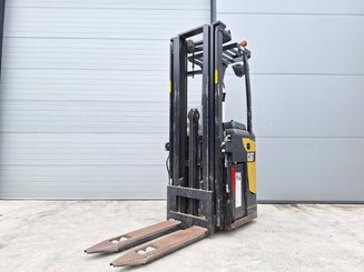 Stacker com condutor transportado Caterpillar NSR20N