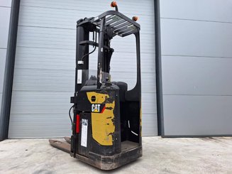Stacker com condutor transportado Caterpillar NSR20N