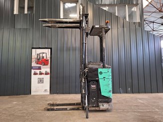Stacker com condutor transportado Caterpillar NSR16N