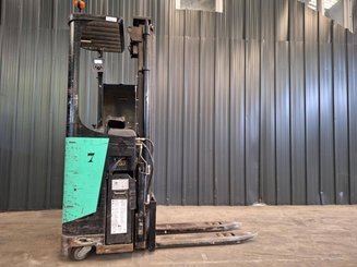 Stacker com condutor transportado Caterpillar NSR16N