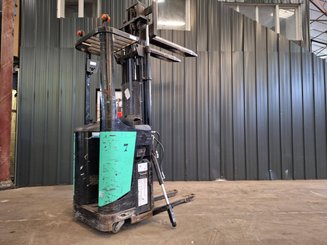 Stacker com condutor transportado Caterpillar NSR16N