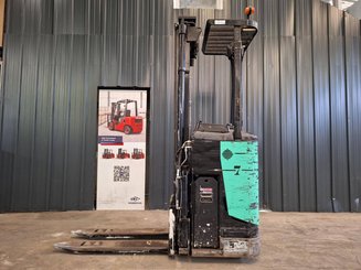 Stacker com condutor transportado Caterpillar NSR16N