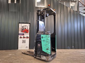 Stacker com condutor transportado Caterpillar NSR16N