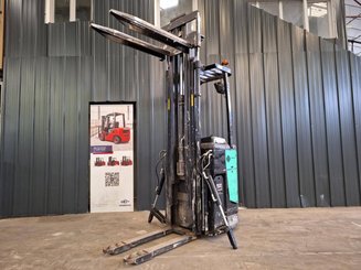 Stacker com condutor transportado Caterpillar NSR16N