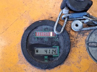 Porta-paletes eléctrico com condutor a pé OMG 330BE