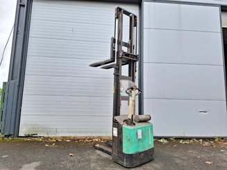 Stacker com condutor a pé Mitsubishi SBP12N