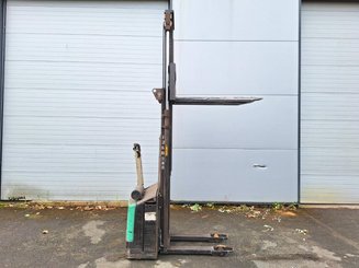 Stacker com condutor a pé Mitsubishi SBP12N