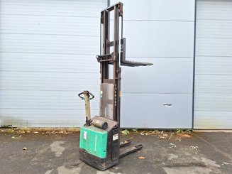 Stacker com condutor a pé Mitsubishi SBP12N