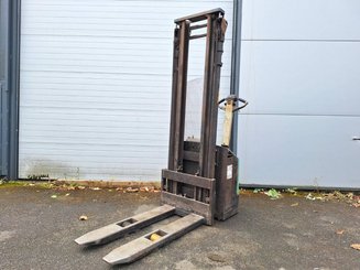 Stacker com condutor a pé Mitsubishi SBP12N