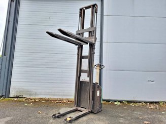 Stacker com condutor a pé Mitsubishi SBP12N - 6