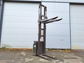 Stacker com condutor a pé Mitsubishi SBP12N - 11