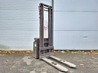 Stacker com condutor a pé Mitsubishi SBP12N - 1