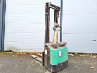 Stacker com condutor a pé Mitsubishi SBP12N