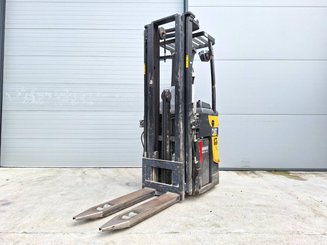 Stacker com condutor transportado Caterpillar NSR20N