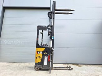 Stacker com condutor transportado Caterpillar NSR20N