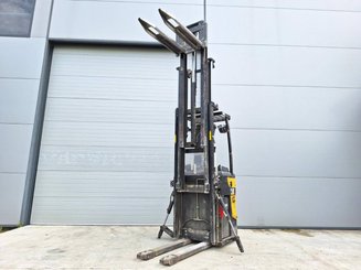 Stacker com condutor transportado Caterpillar NSR20N