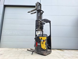 Stacker com condutor transportado Caterpillar NSR20N - 8