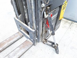 Stacker com condutor transportado Caterpillar NSR20N