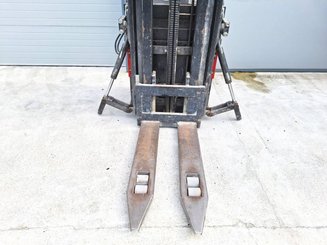 Stacker com condutor transportado Caterpillar NSR20N