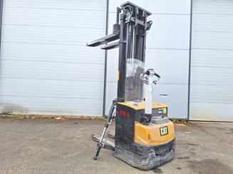 Stacker com condutor a pé Caterpillar NSP16N2