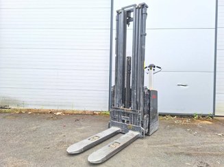 Stacker com condutor a pé Caterpillar NSP16N2