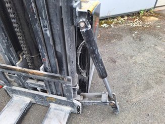 Stacker com condutor a pé Caterpillar NSP16N2