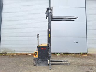 Stacker com condutor a pé Caterpillar NSP16N2