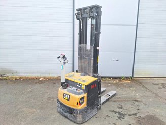 Stacker com condutor a pé Caterpillar NSP16N2