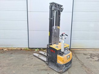 Stacker com condutor a pé Caterpillar NSP16N2