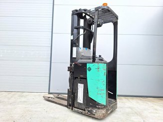 Stacker com condutor transportado Caterpillar NSR20N - 4