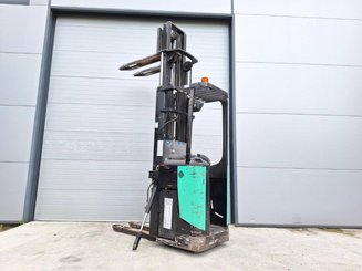 Stacker com condutor transportado Caterpillar NSR20N