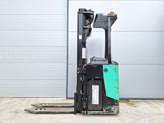 Stacker com condutor transportado Caterpillar NSR20N