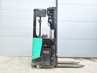 Stacker com condutor transportado Caterpillar NSR20N