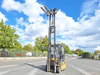 Empilhador de contrapeso 3 rodas Caterpillar EP16NT
