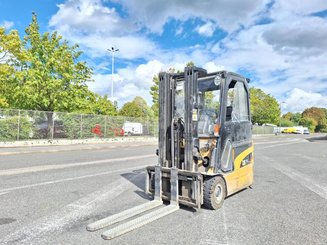 Empilhador de contrapeso 3 rodas Caterpillar EP16NT