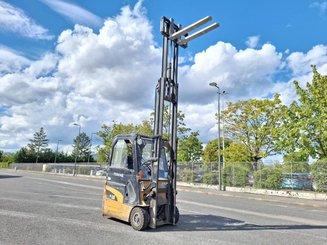 Empilhador de contrapeso 3 rodas Caterpillar EP16NT