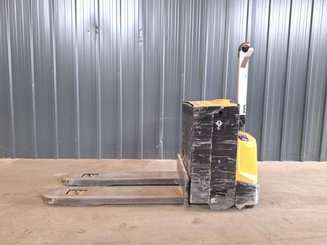 Porta-paletes eléctrico com condutor a pé Caterpillar NPP20N2E