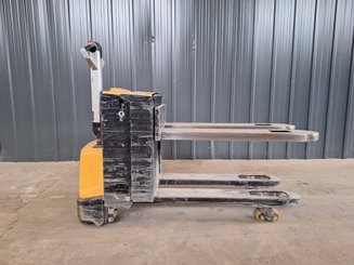 Porta-paletes eléctrico com condutor a pé Caterpillar NPP20N2E