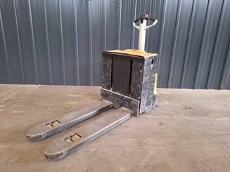 Porta-paletes eléctrico com condutor a pé Caterpillar NPP20N2E