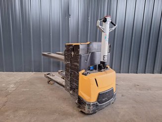Porta-paletes eléctrico com condutor a pé Caterpillar NPP20N2E