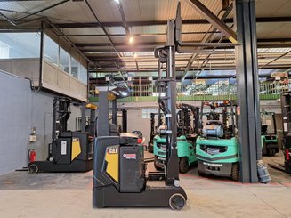 Empilhador retráctil Caterpillar NR16N2 - 13