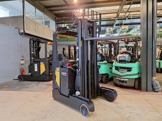 Empilhador retráctil Caterpillar NR16N2