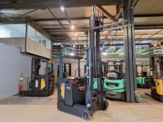 Empilhador retráctil Caterpillar NR16N2