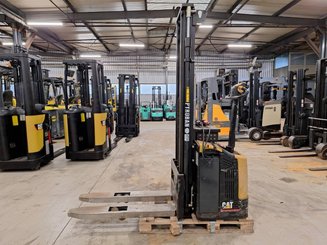 Stacker com condutor a pé Caterpillar NSP16N