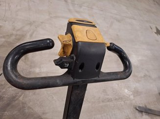 Stacker com condutor a pé Caterpillar NSP16N