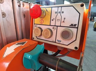 Plataforma com mastro vertical JLG TOUCAN DUO