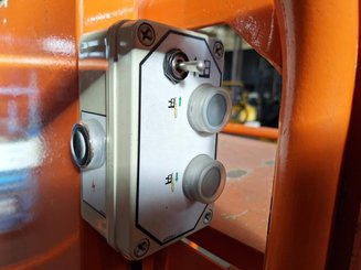 Plataforma com mastro vertical JLG TOUCAN DUO