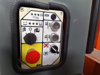Plataforma com mastro vertical JLG TOUCAN DUO